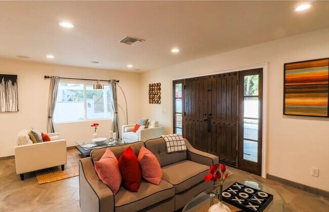 Building Photo - 3815 Laurel Canyon Blvd