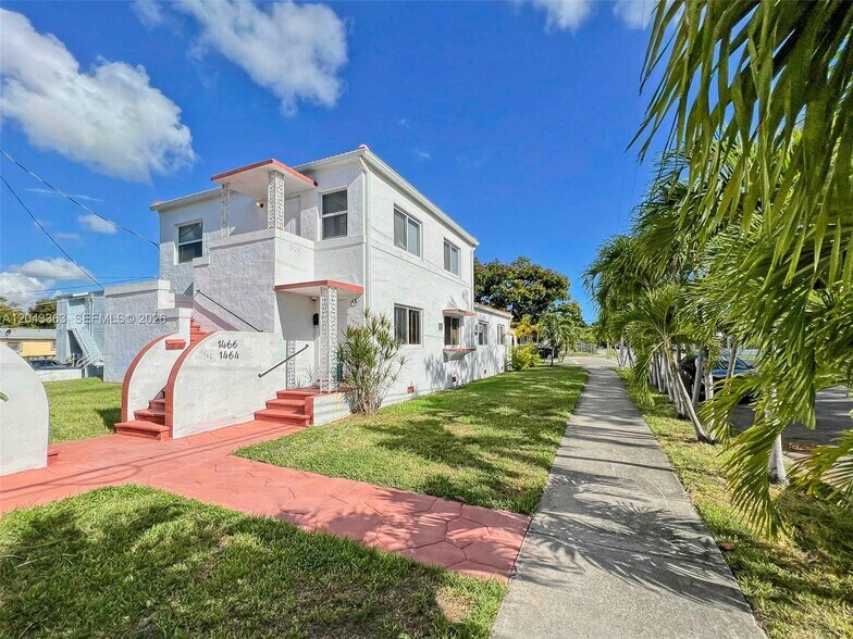 Building Photo - 2102 SW 14th Ter