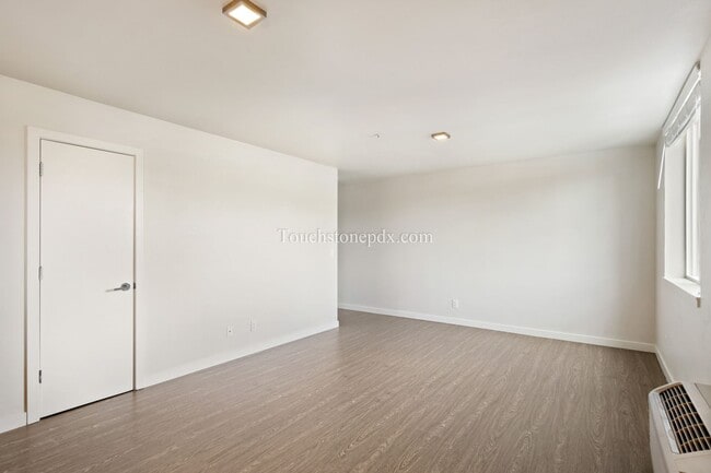 Building Photo - Contemporary 2 BD | 1.5 BA Apartment in The Heart of Northeast Portland
