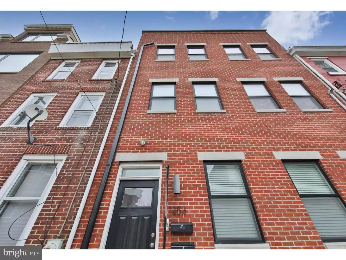 Building Photo - 1253 N Mascher St