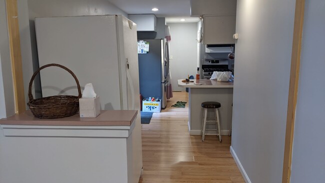 Kitchen/dining area - 153 Maxfield St