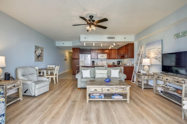 Building Photo - 9860 S Thomas Dr