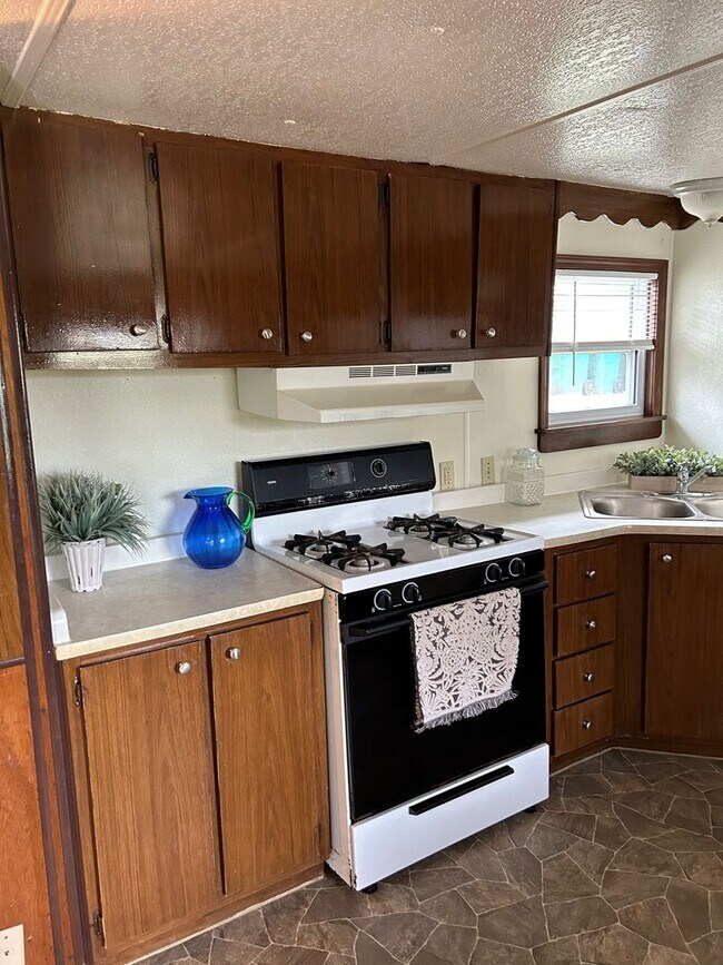 Building Photo - 2 Bed 1 Bath Mobile Home