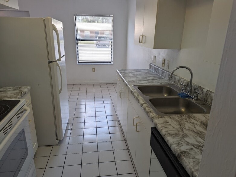 Building Photo - 3600 SW 23rd St