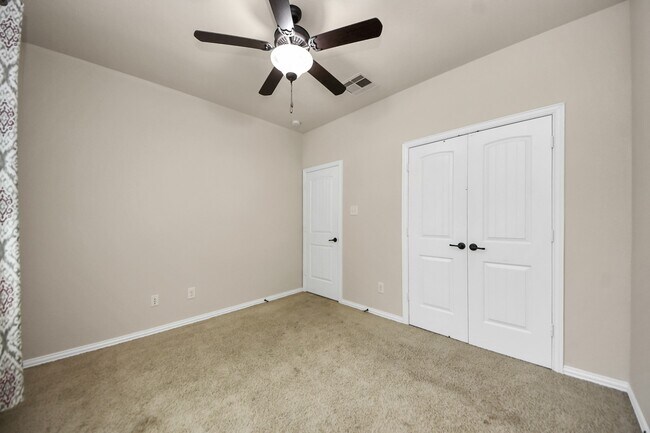 Building Photo - 12131 Cove Ridge Ln