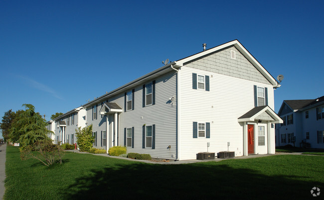 Primary Photo - Davis Estate Apartments