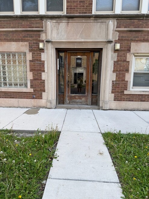 Building Photo - 8310 S Paulina St
