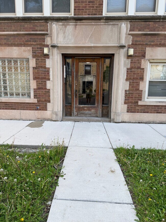 Building Photo - 8310 S Paulina St