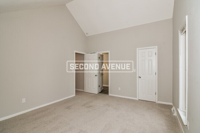 Building Photo - 1804 NE Gatewood Dr