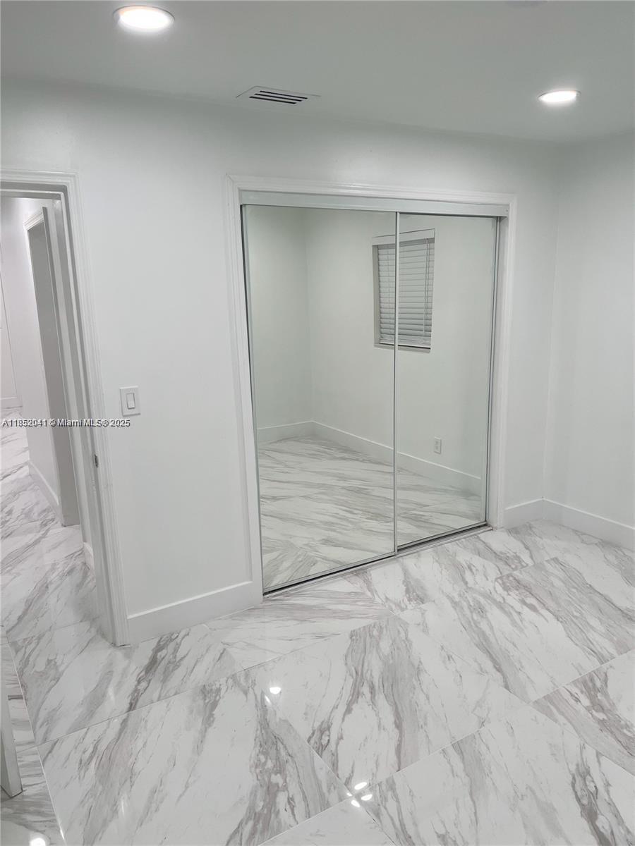 Building Photo - 4337 SW 49th St