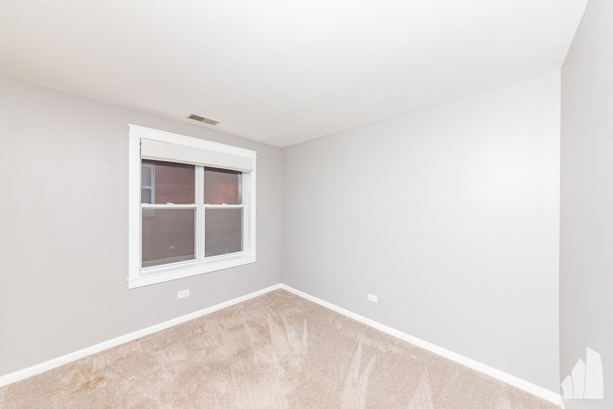 Building Photo - 1471 N Larrabee St