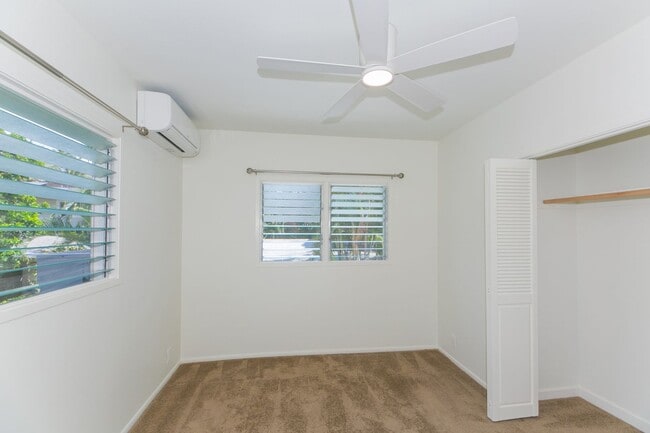 Building Photo - 4715b Kahala Ave