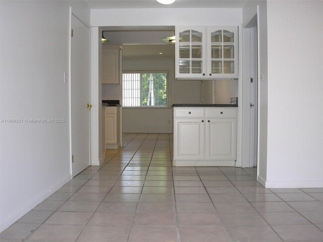 Building Photo - 11111 SW 78th Ct