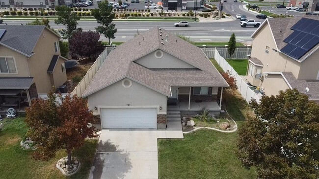 Building Photo - 723 N Aberdeen Way