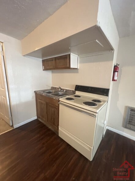 Building Photo - 180 E Stevens St