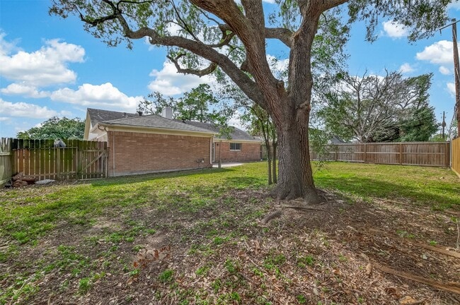 Building Photo - 9502 Skyline Dr