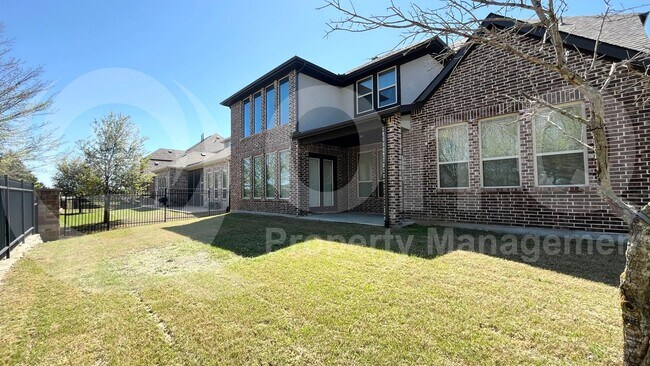 Building Photo - 7005 Golf Club Dr