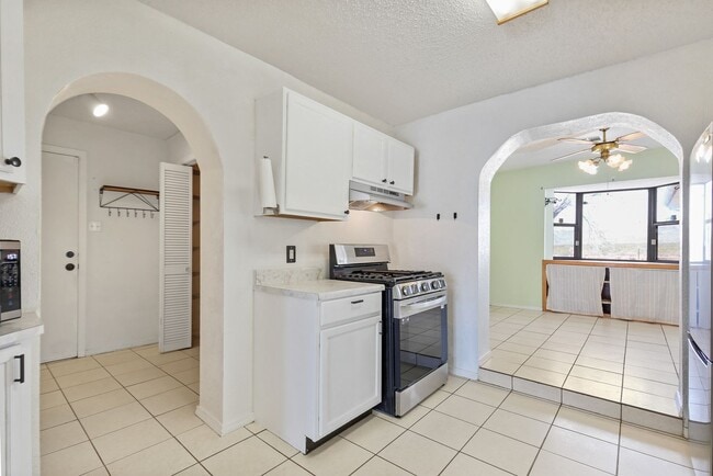 Building Photo - 3 bedroom 2 bath home with Acreage