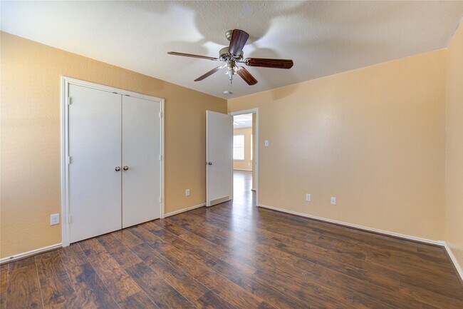 Building Photo - 2002 Collins Rose Ct