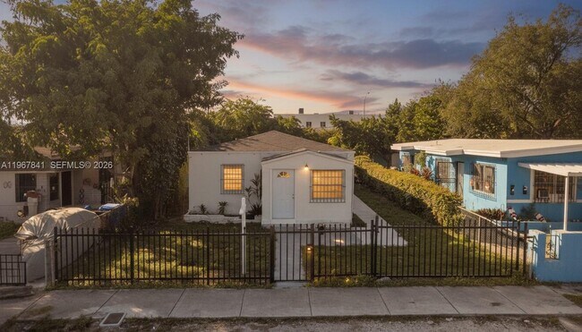 Building Photo - 6940 NW 6th Ct