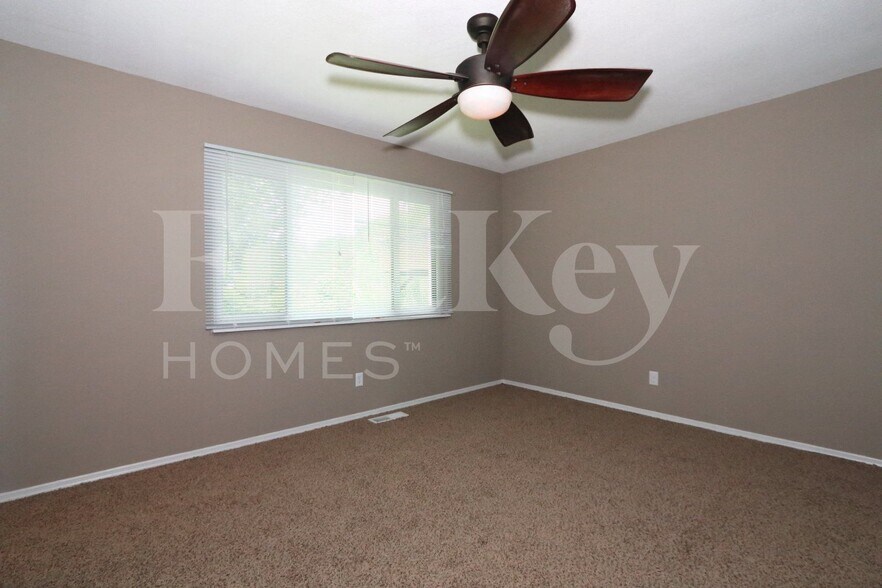 Building Photo - 2335 Bramble Ln