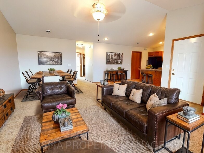 Building Photo - 304 Harvest Trl