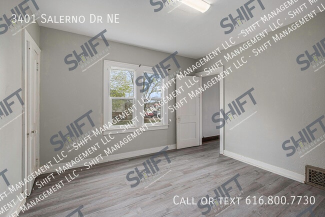 Building Photo - 3401 Salerno Dr NE