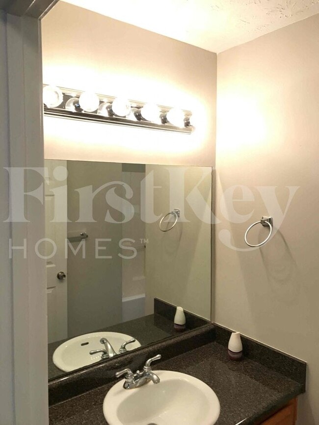 Building Photo - 8118 Birch Walk Dr