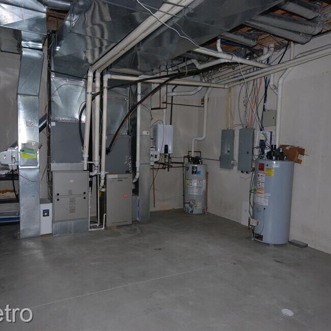 Building Photo - 5121 Parkgate Dr