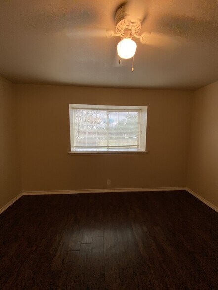 Building Photo - 3241 Bonnie Dr