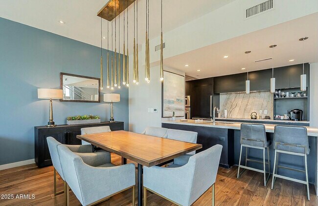 Building Photo - 5455 E Lincoln Dr