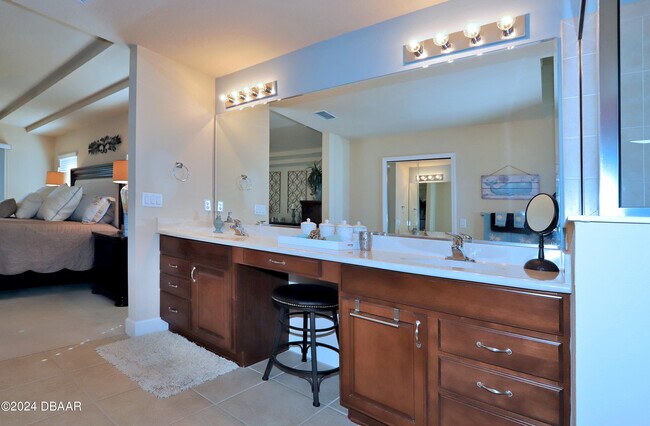 Building Photo - 1217 Harwick Ln