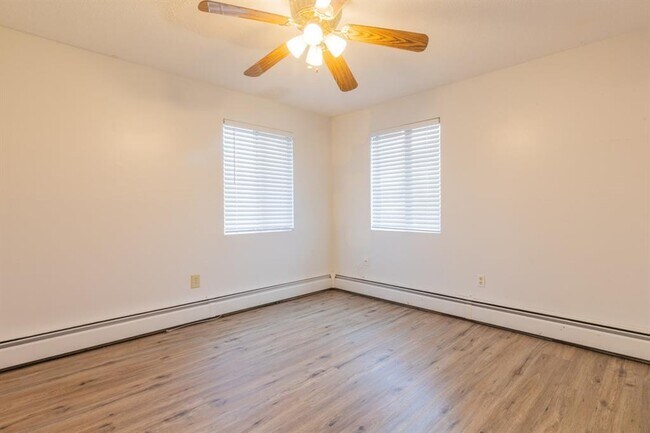 Building Photo - 10 Josephine St