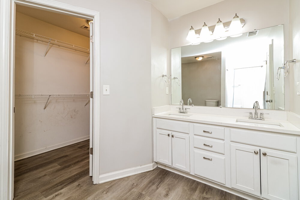 Building Photo - 6659 Breckenridge Dr