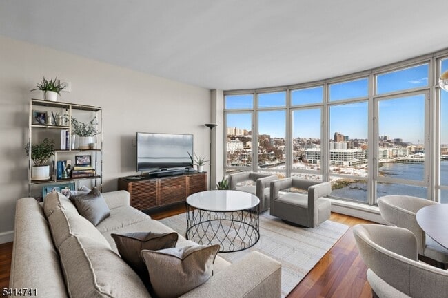 Building Photo - 8100 River Rd