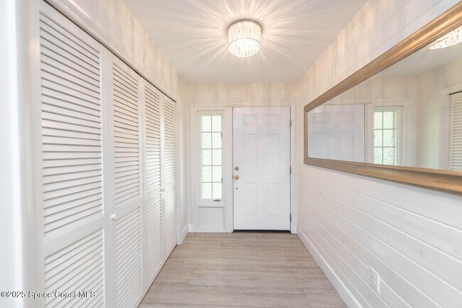 Building Photo - 508 Poinsettia Rd
