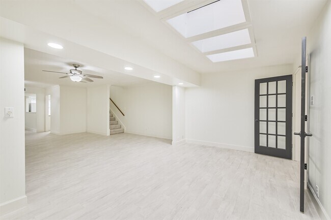 Building Photo - 2505 Watertown Mall St