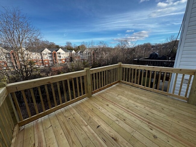 Building Photo - Wyndhurst Neighborhood with Finished Basement