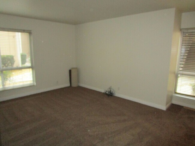 Building Photo - Location, Location, Location- Vintner Condo's