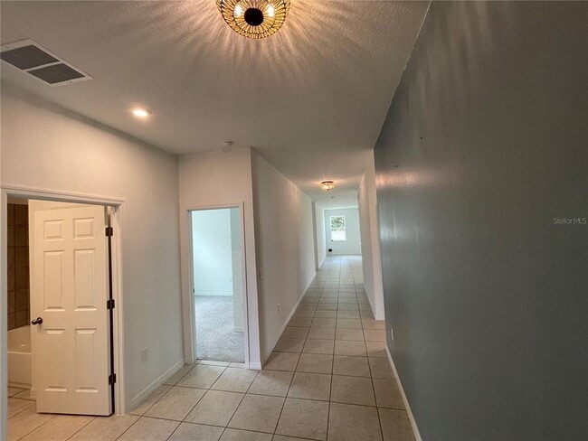 Building Photo - 689 Crown Rose Dr