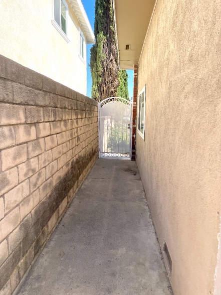 Building Photo - 2177 W Crestwood Ln