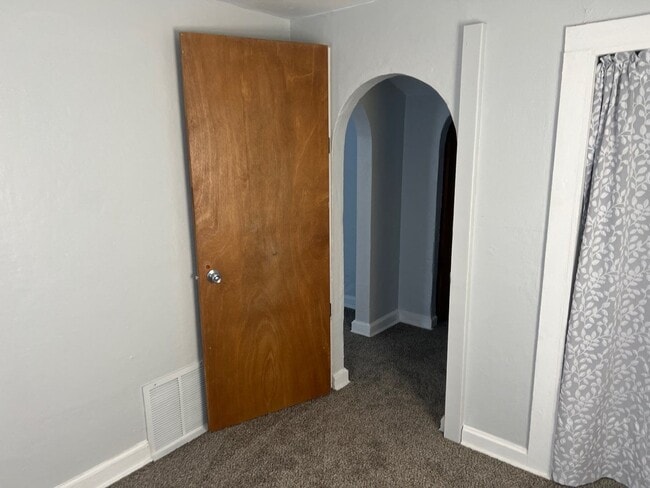 Building Photo - 2525 Parke St