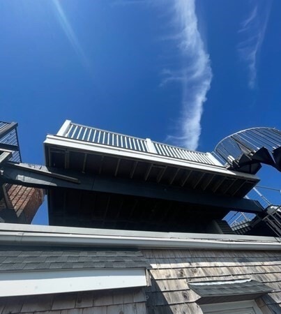 Building Photo - 821 E Broadway