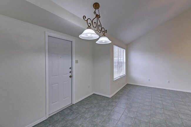 Building Photo - 7933 Elk Dr