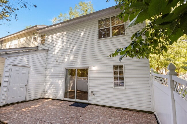 Building Photo - 10660 Holly Ridge Blvd