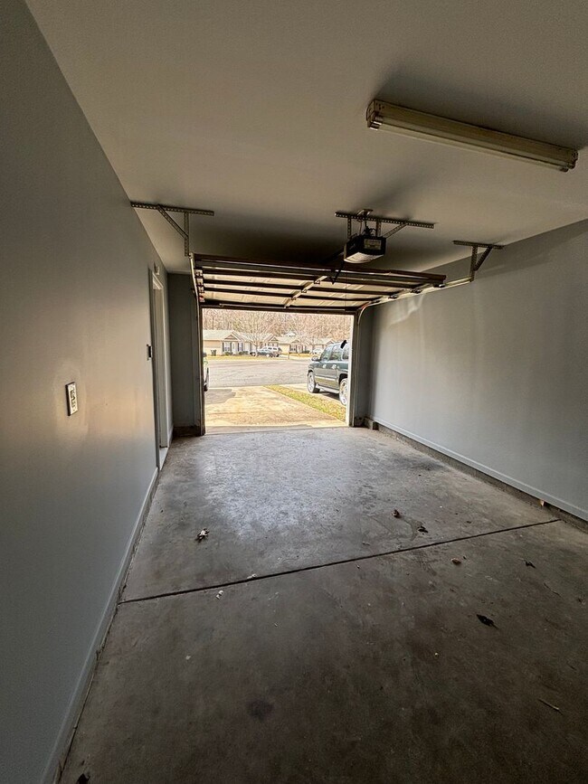 Building Photo - Homes of Hope 3 Bedroom, 2 Bathroom Home in York, SC