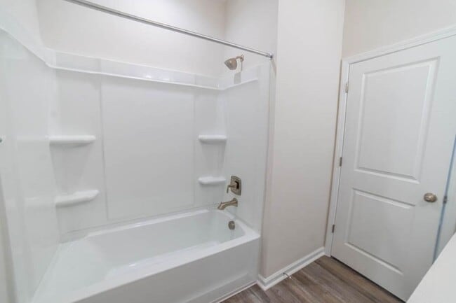 Building Photo - 131 Lower Creek Dr