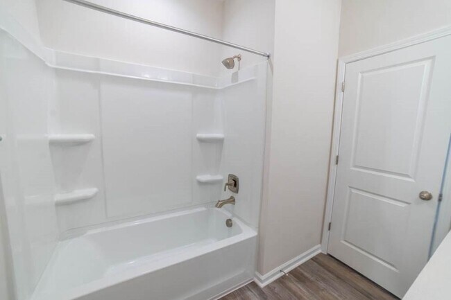 Building Photo - Beautiful 3-Bedroom Townhome in Sought-After Waterways Community
