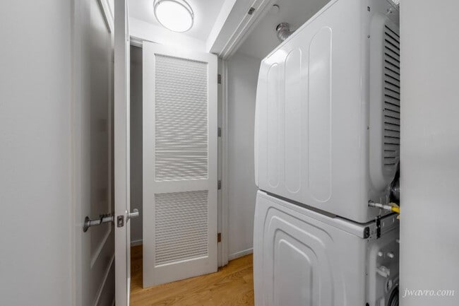 Building Photo - 1280 Hampshire St