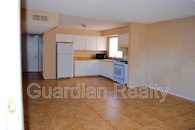 Building Photo - 801 N Major Ave